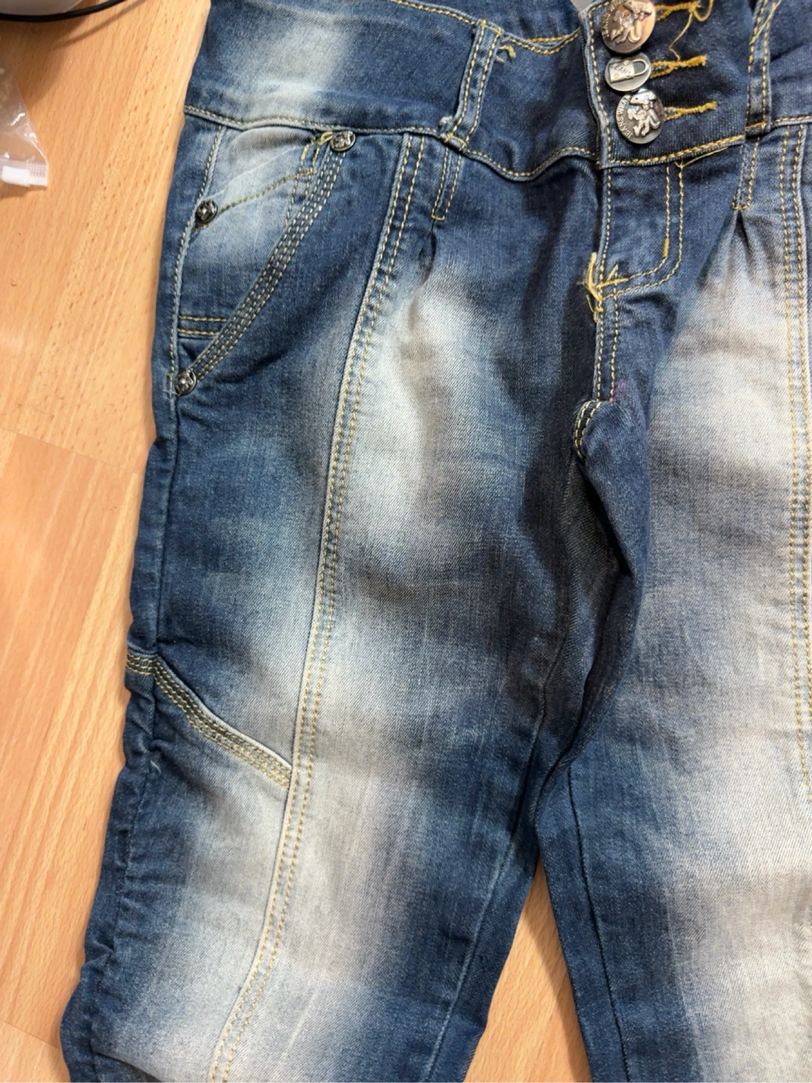 Blue washed effect jeans with side pleats – photo 5